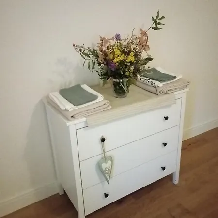 Annalisa Oda ve Kahvaltı